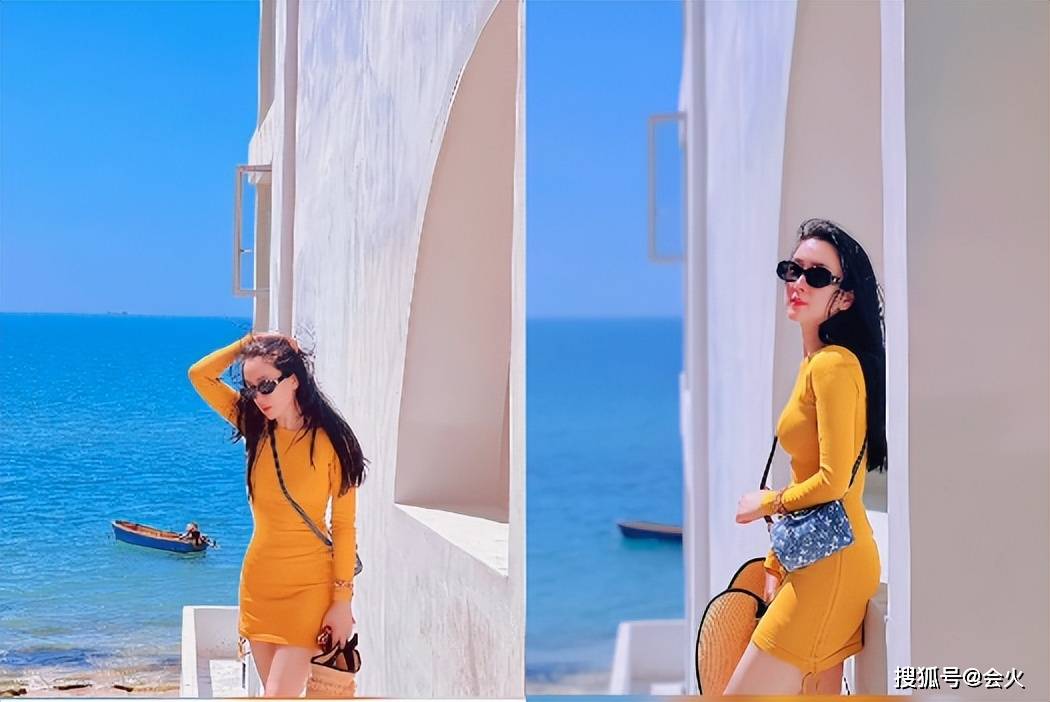 41岁马苏海边度假，穿紧身黄色短裙凸显优美身体曲线