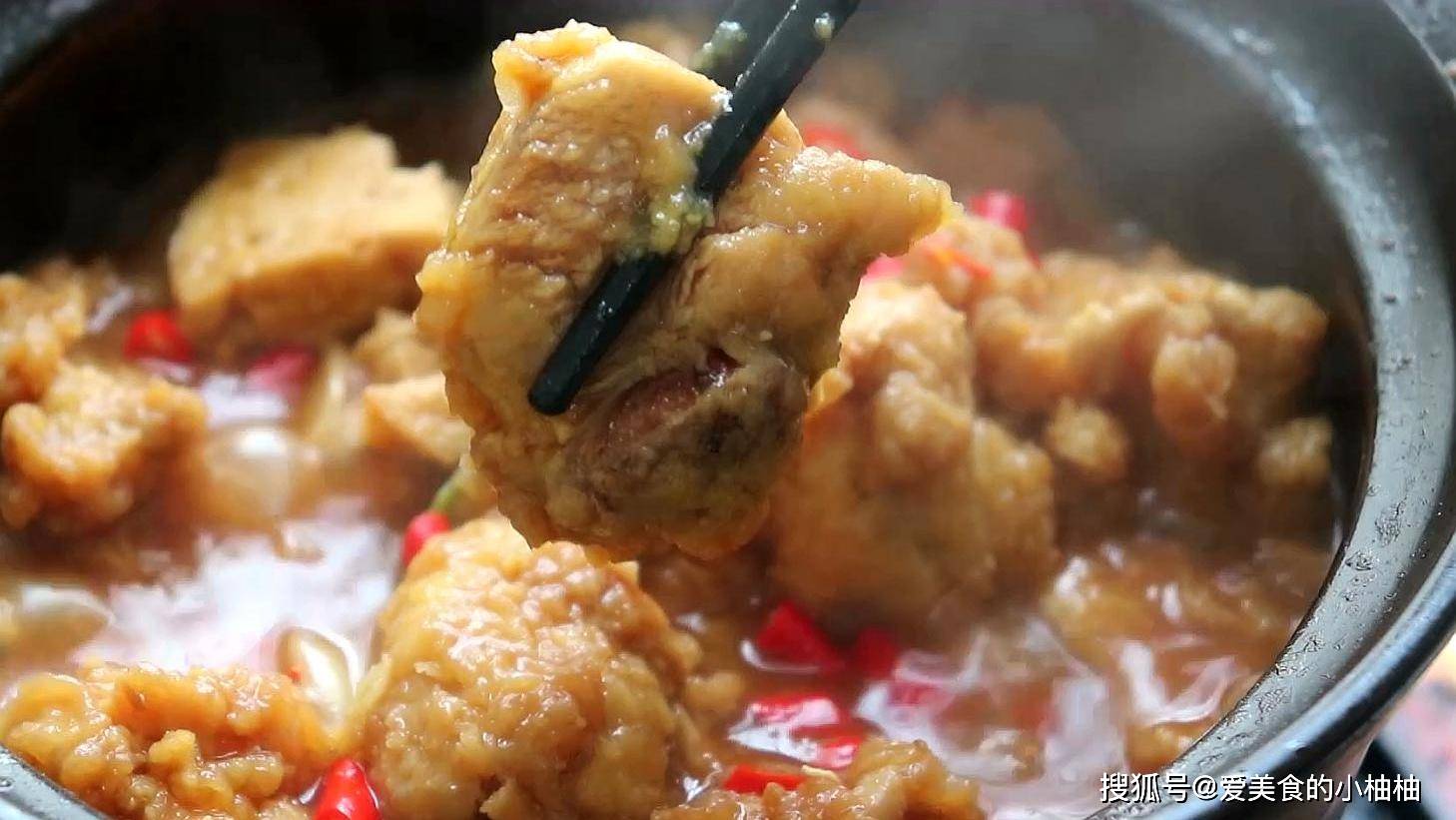 豆腐砂锅鸡块的制作教程，肉香爽口，汤鲜味美，非常值得一试