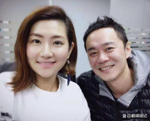 Selina透露男友曾说她腿上的疤痕“就像美人鱼长出双脚”！