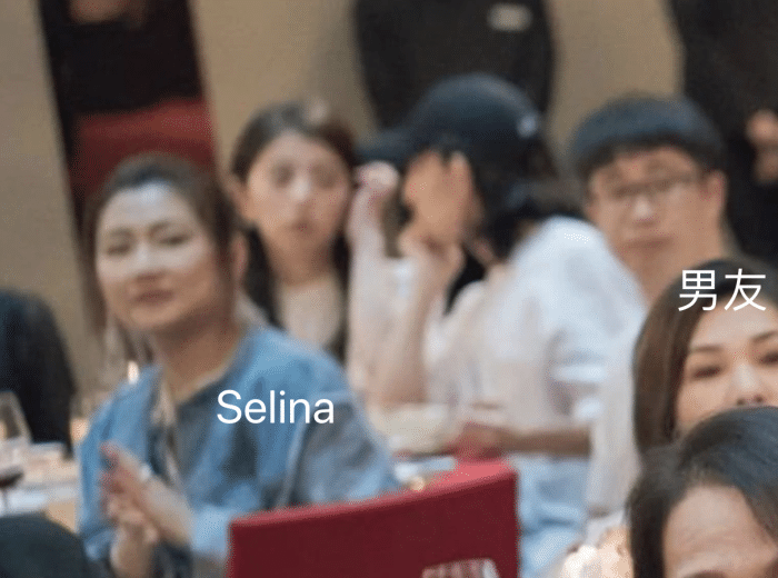 selina被好姐妹簇拥在中间，hebe大赞selina温柔