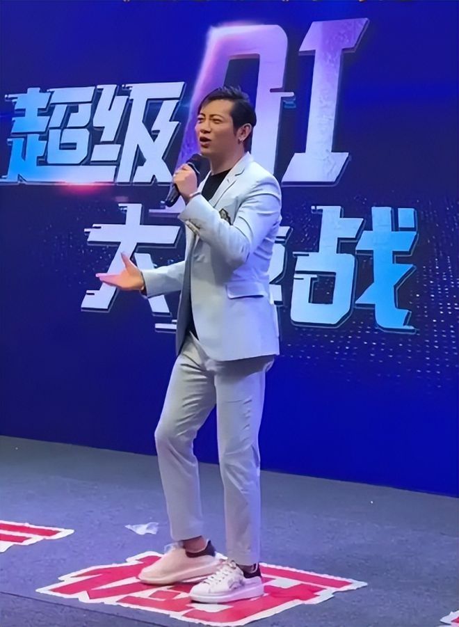 “过气歌王”现状：有人跑商演，有人查无此人，一地的心酸和尴尬