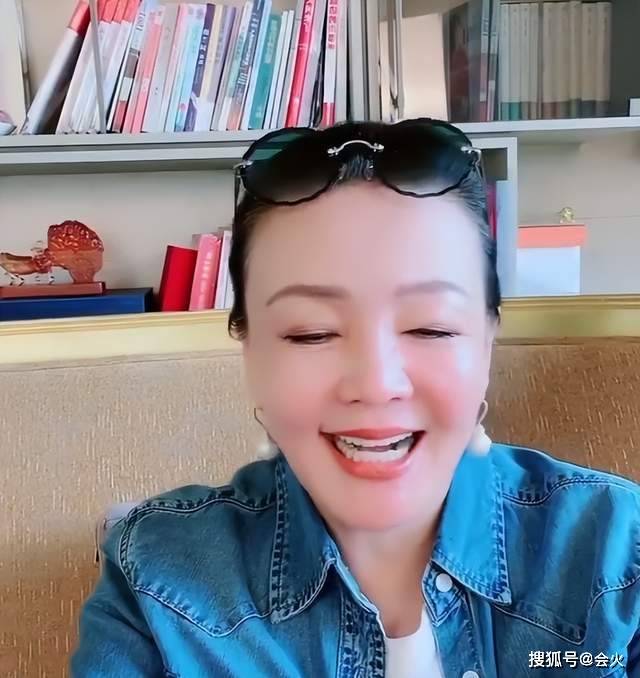 大s与汪小菲儿子首次正面照曝光，张兰炫耀般展示孙子