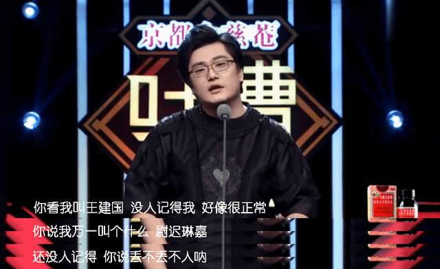 她曾是央视最美的主持人，54岁依然是黄金单身汉一个