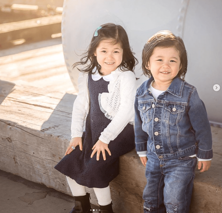 钟嘉欣宣布第三胎，5岁女儿kelly和3岁半儿子陪伴出镜