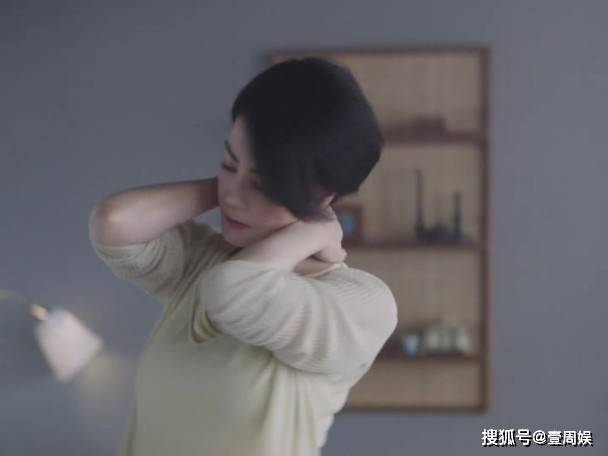 52岁王菲近照曝光，为3000万拍内衣广告？