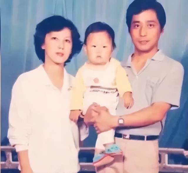 歌手刘维母亲因病去世，妈妈年轻时就是一位大美女