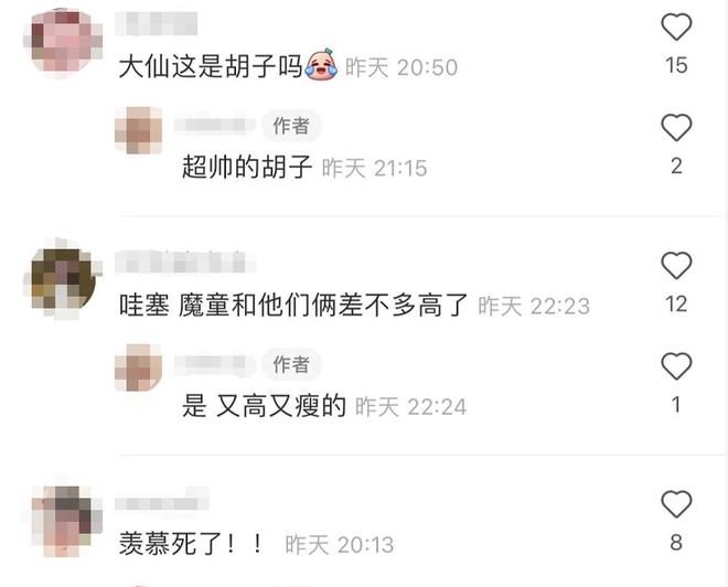 张智霖一家逛街被偶遇，儿子长腿抢镜，身高超过妈妈