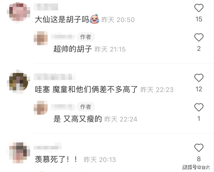 网友偶遇张智霖一家三口合照，儿子长腿抢镜，身高超过妈妈