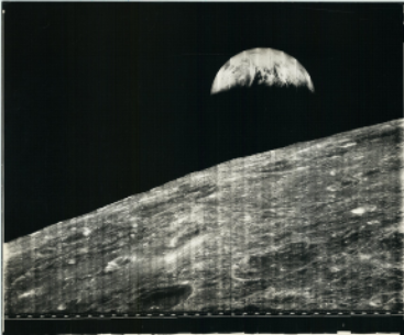 人类在月球上拍摄的第一张地球照片“地出”预计售价128万元