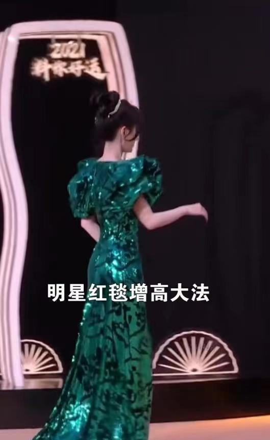 鞠婧祎在路人镜头中的真实身高，完美的身材比例