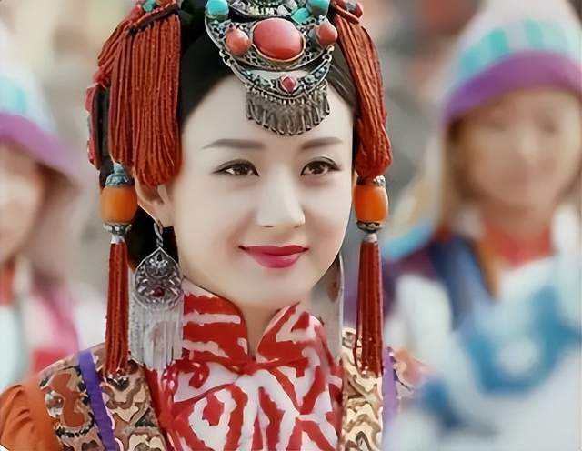 盘点娱乐圈“凤冠霞帔”最美10位女星，敢问哪位佳人能拿捏住你