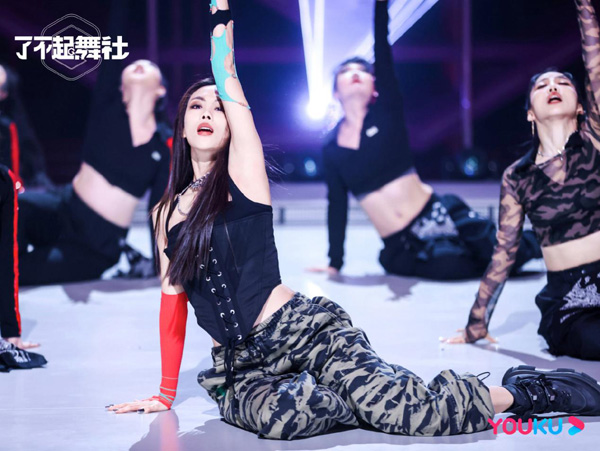 李永钦TEN现场共情队员落泪 《了不起！舞社》展现舞蹈外女性