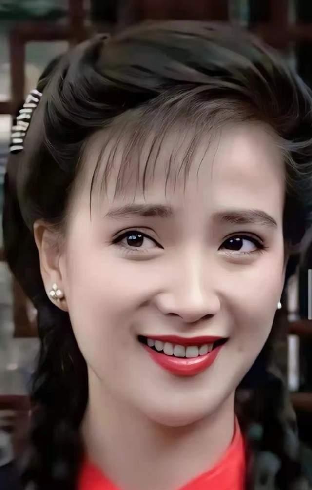 “古典美女”何晴：由红转黑，背后的故事太精彩了