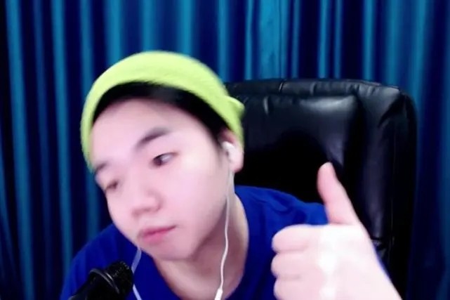 |张老三单排挑战100连胜，直播剃光头效果瞬间拉满
