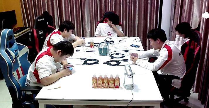 |we4-3击败rwxia，赢得比赛后我们哭了，他真的很兴奋