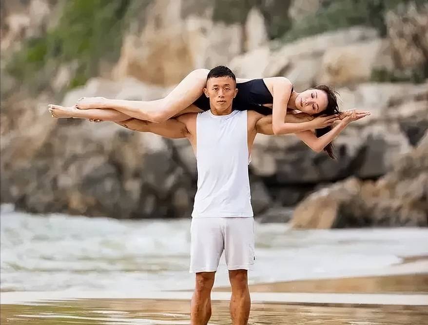 刘銮雄前女友吕丽君近照曝光，身家20亿，生活滋润