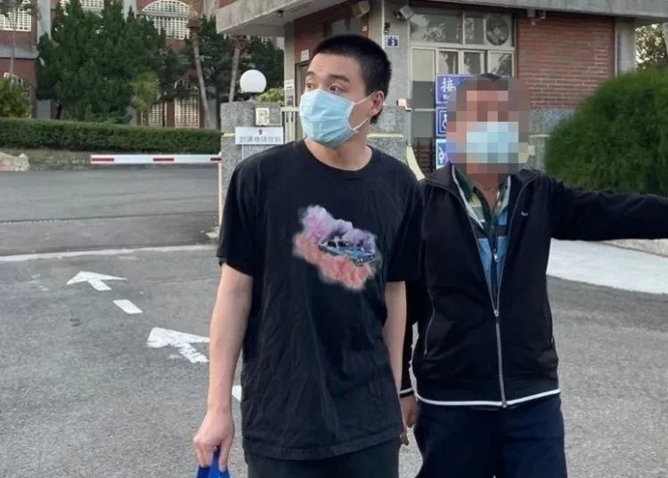 |lol冠军中单toyz和s7冠军中单crown，谁更惨？
