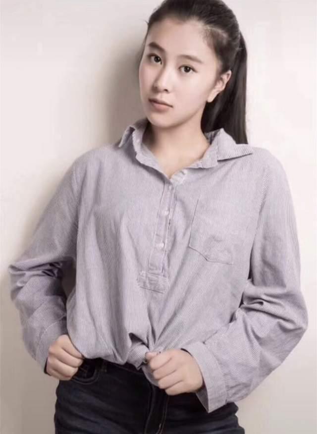 杨子罕有分享19岁女儿近照！颜值超像黄圣依，哈佛大学毕业身材