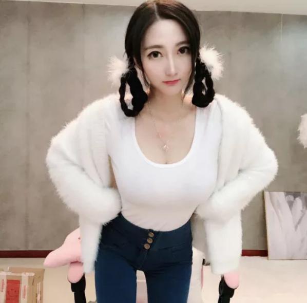 |pdd旗下新晋女主播，身材完爆腐团儿，却因1条动态注定火不了