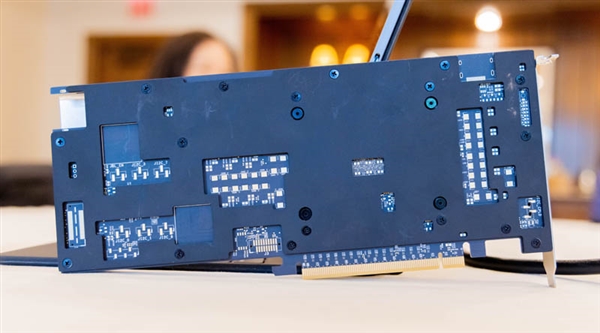 双芯功耗只有区区75W！Intel全新数据中心显卡首次实拍