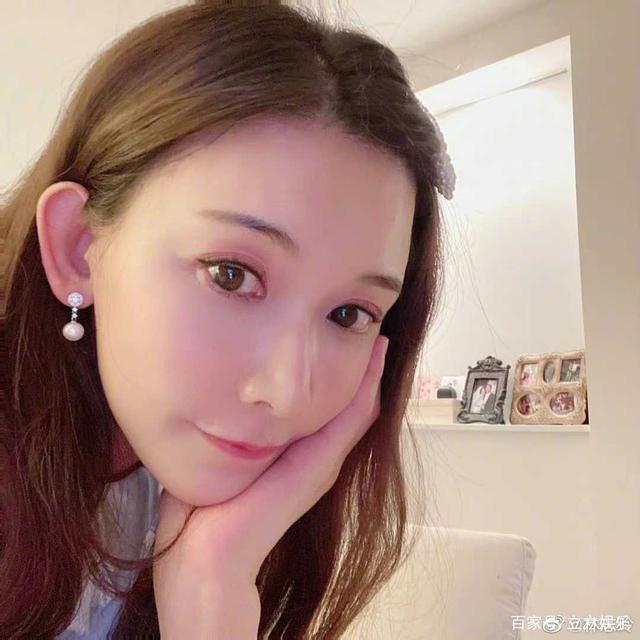 47岁林志玲晒近照，面容似十几岁小姑娘，身上无丝毫产后痕迹！