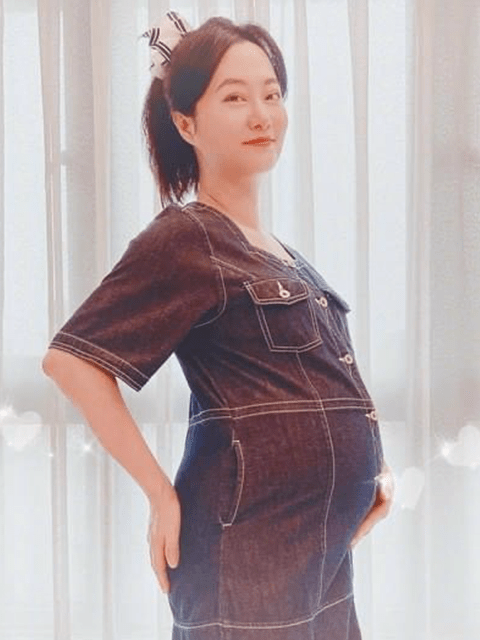 主持人赵小侨宣布怀孕，身材纤细，隆起的肚子非常惹眼