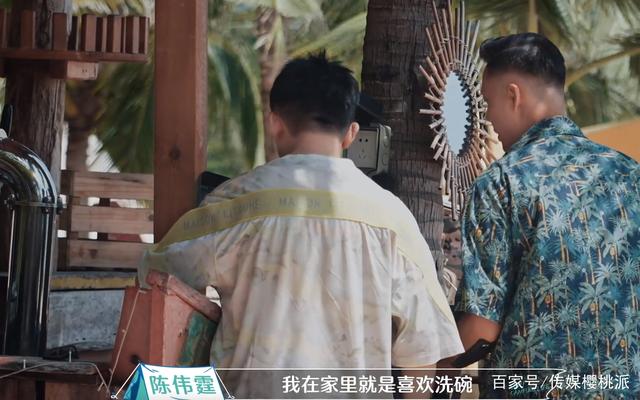 36岁陈伟霆素颜肤质爆表，洗碗手法娴熟，自认在家总是负责刷碗