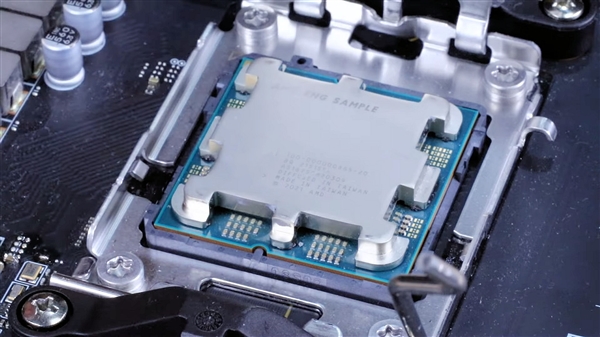 AMD Zen4锐龙7000首个装机视频来了：AM5主板彻底