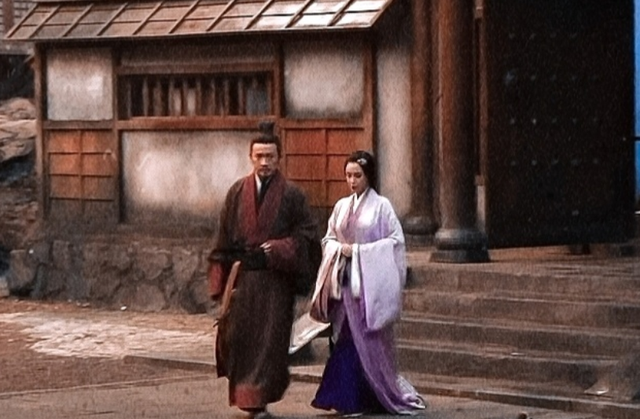 《风起陇西》开播后，白宇跟陈坤合作，杨颖成了女主