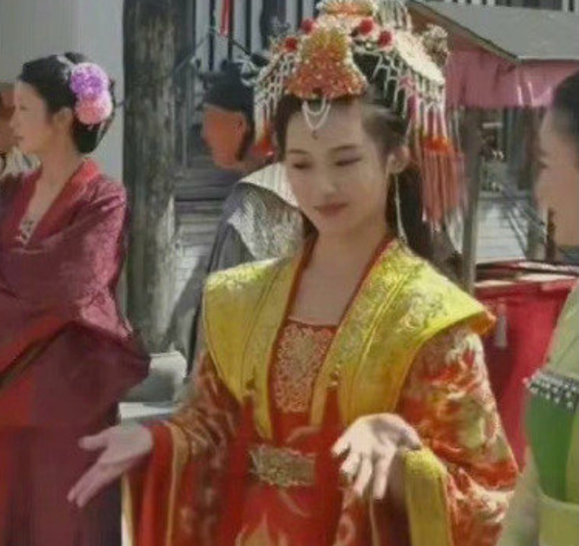22年前的《上错花轿嫁对郎》被翻拍，黄奕跟小李琳联手出演