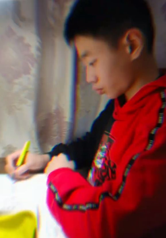 体操冠军杨威分享儿子成长视频，12岁身高快超过爸爸