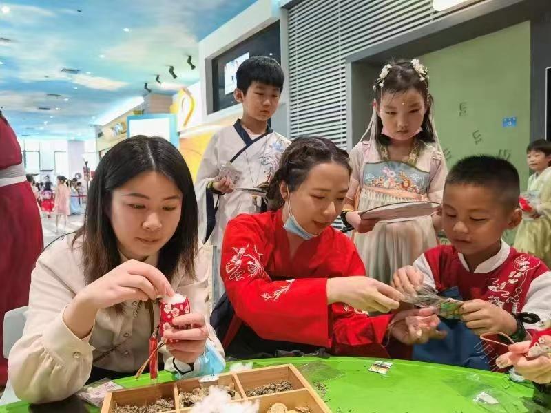 杭州采荷第一小学教育集团家家校社融合体验活动