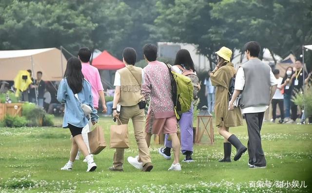 《花儿与少年》第四季官宣定档，杨幂参加《花儿与少年》