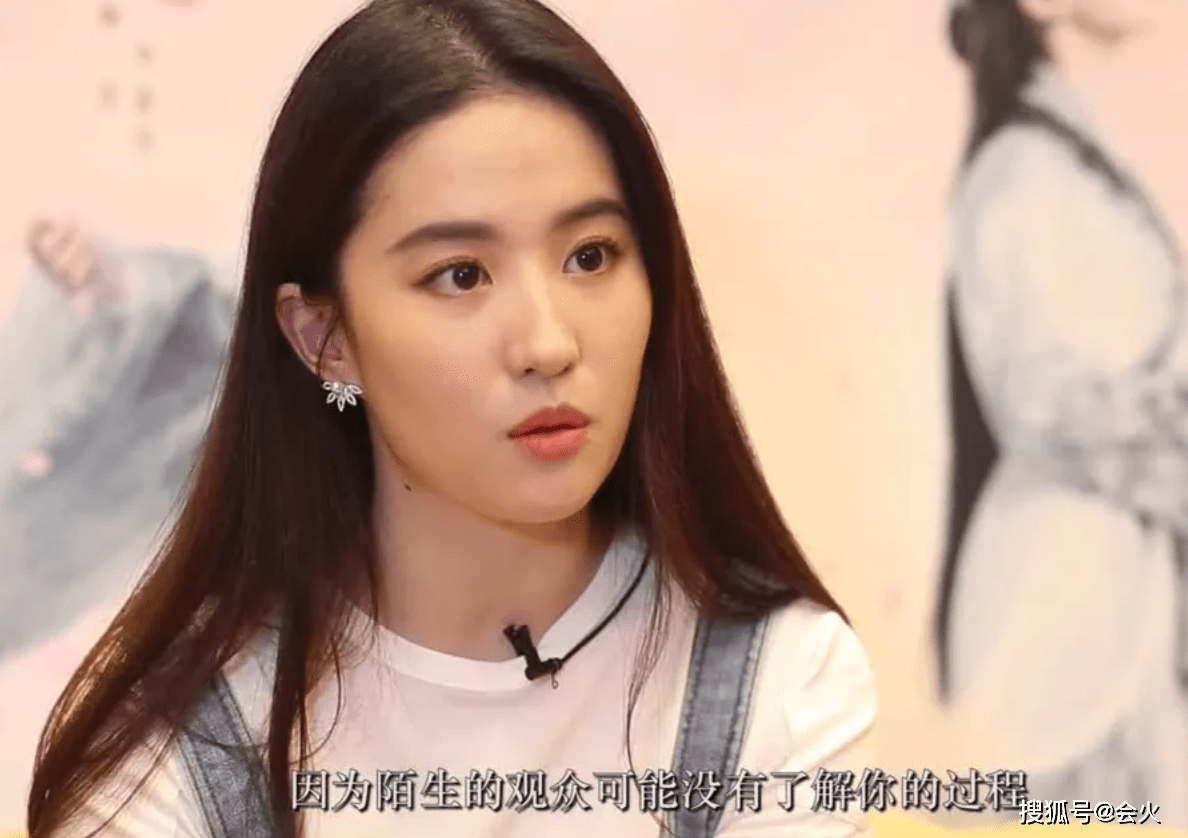 刘亦菲拍摄划船戏份时花絮视频，网友称赞她是好演员