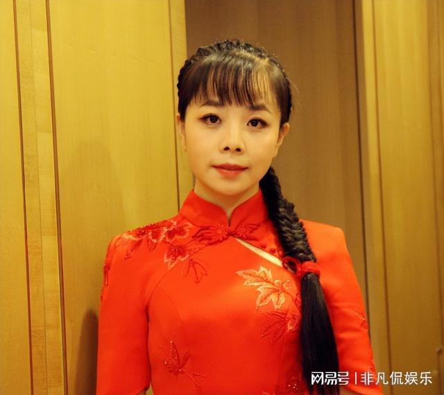 王二妮：22岁成名，不忘初心嫁给农村初恋，婚后被婆家宠成公主