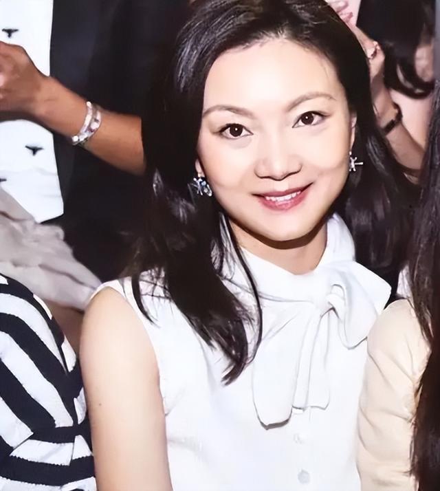 陈婷曾是张艺谋背后的女人，如今生活如何？