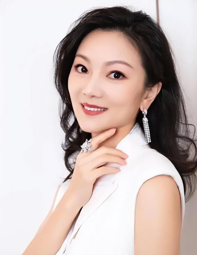 陈婷曾是张艺谋背后的女人，如今生活如何？