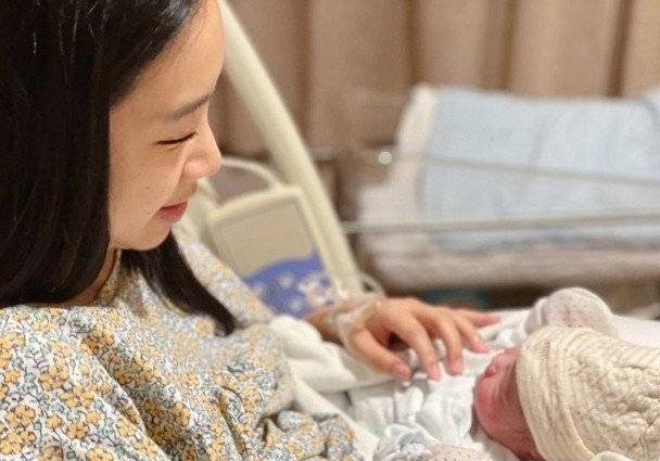 吴雨霏宣布三胎女儿6日出生已和宝宝平安回家