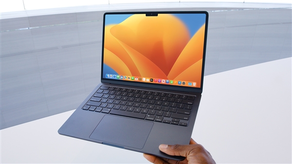 苹果15英寸大屏幕macbookair最快2023年发布
