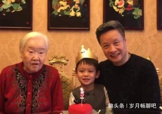 有情有义的阎维文：陪妻子抗癌32年，对老妈岳母一样孝顺|闫维