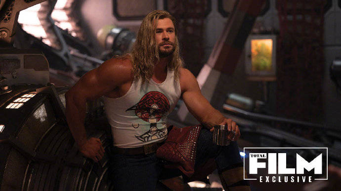 《雷神4》发布最新剧照“雷神”索尔变回肌肉猛男