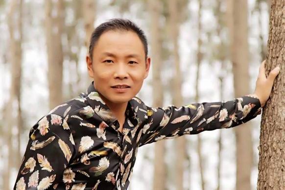 43岁歌手祁隆疑似出轨家暴，家庭背景不一般