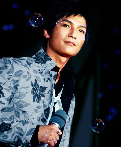 他是湖南卫视“最贵歌星”，被称为最贵歌星