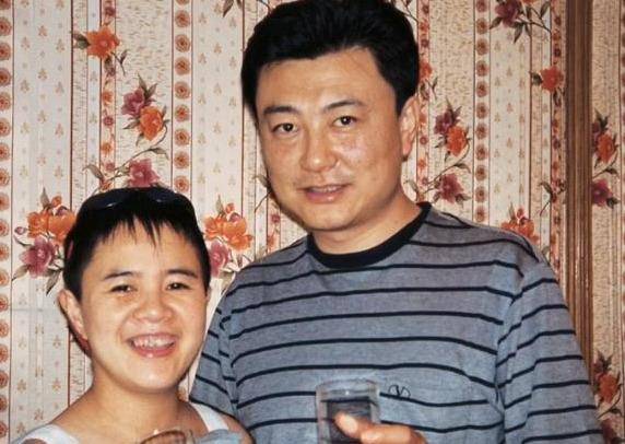 53岁“金龟子”刘纯燕22岁就嫁给央视帅主持王宁