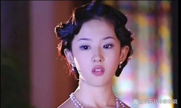 刘亦菲出演《金粉世家》的时候只有15岁就出演了白秀珠