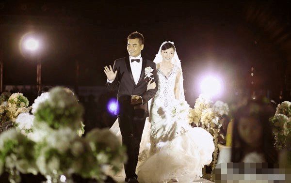 章龄之纪念与陈龙结婚十周年：想念婚礼上的所有人