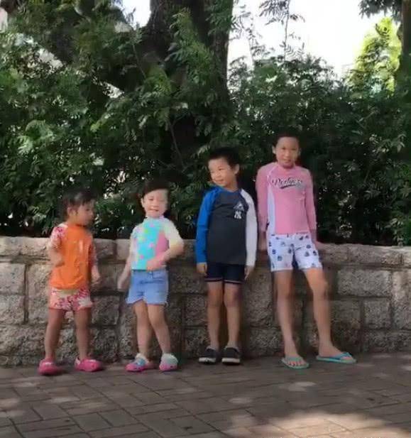 蒋丽莎带三个孩子录制搞怪视频，四个孩子长得都跟陈浩民一模一样