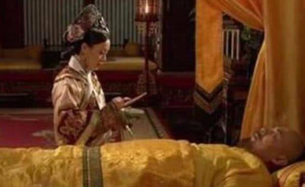 甄嬛传：雍正临死前，为什么要拉明黄色的窗帘？原因很简单