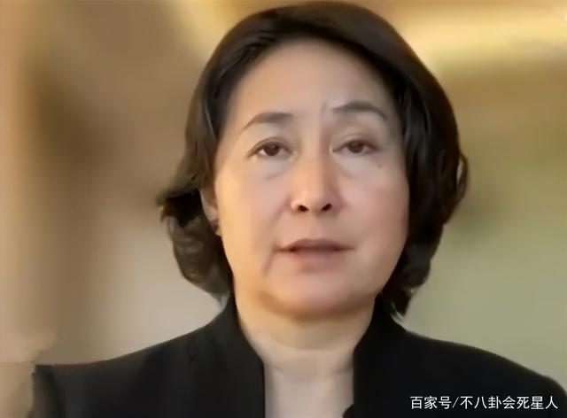 赌王女儿们的近照，何超琼憔悴，何超仪发福