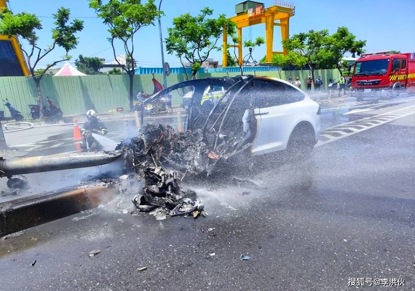 林志颖父子车祸事件引发热烈关注，经纪人第一时间否认出车祸